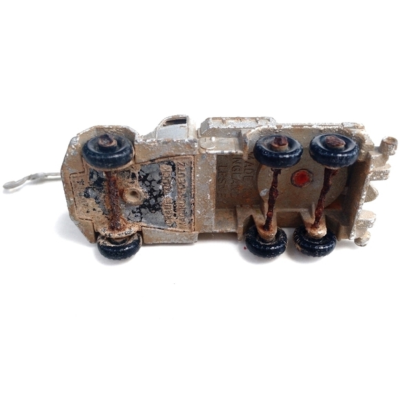 LESNEY Mini Crane Truck Magirus Deutz Metal Die Cast Matchbox Toy #30 Silver - Picture 4 of 7